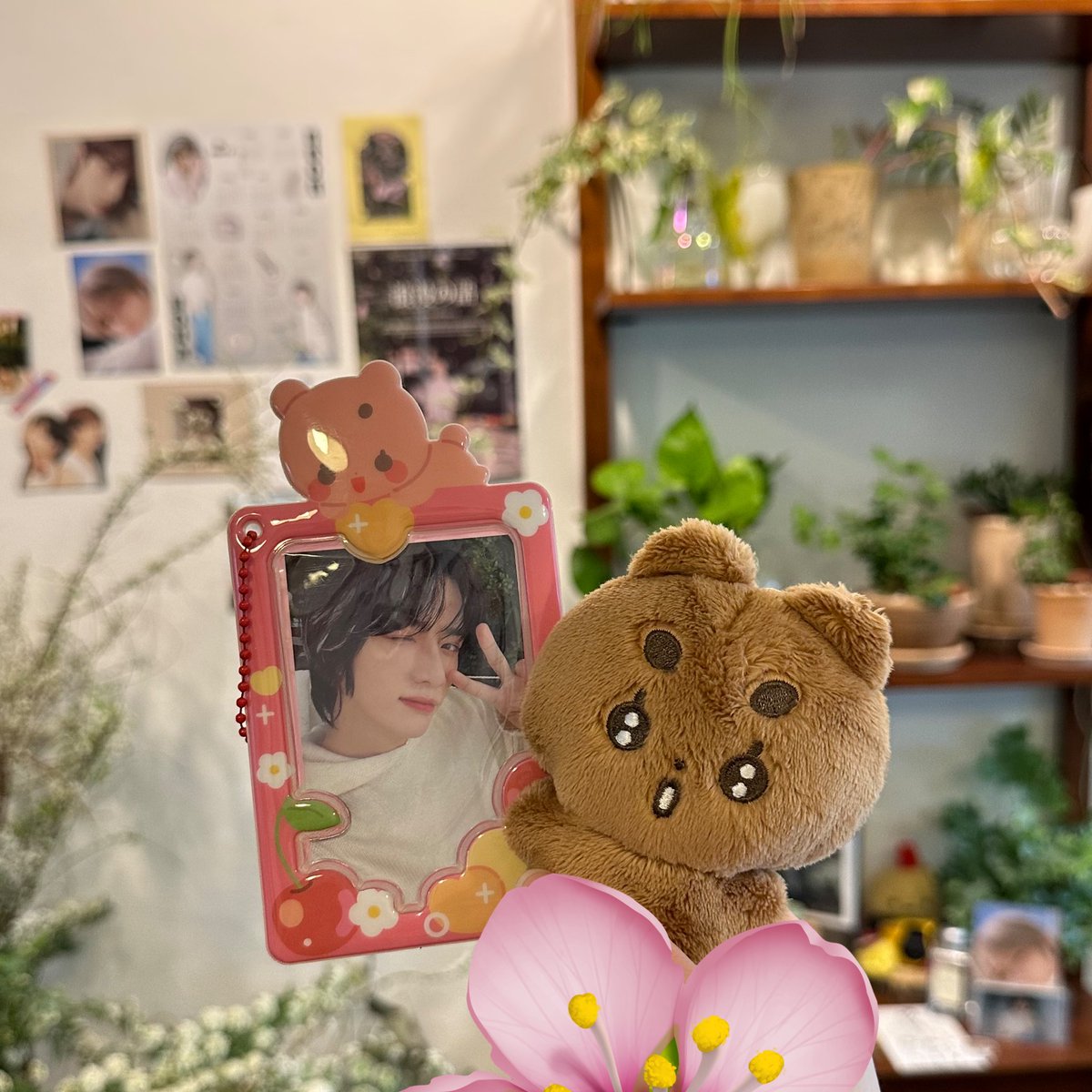 txt_to_txt's tweet photo. seize the flower 🧸

#낭만의낱말
#romancefor_beomgyu https://t.co/7JwRstZzXp