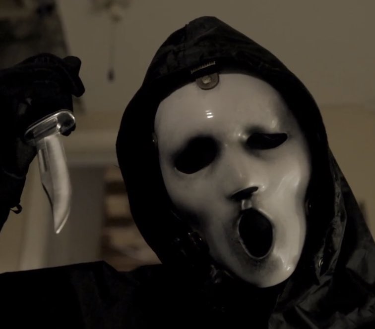 Drastisk Overskæg Lydighed SCREAM VI on Twitter: "To all the fans of #MTVScream🔪 #ScreamVI directors  have revealed that they referenced the SCREAM TV series by having someone  wear the Brandon James mask during the subway