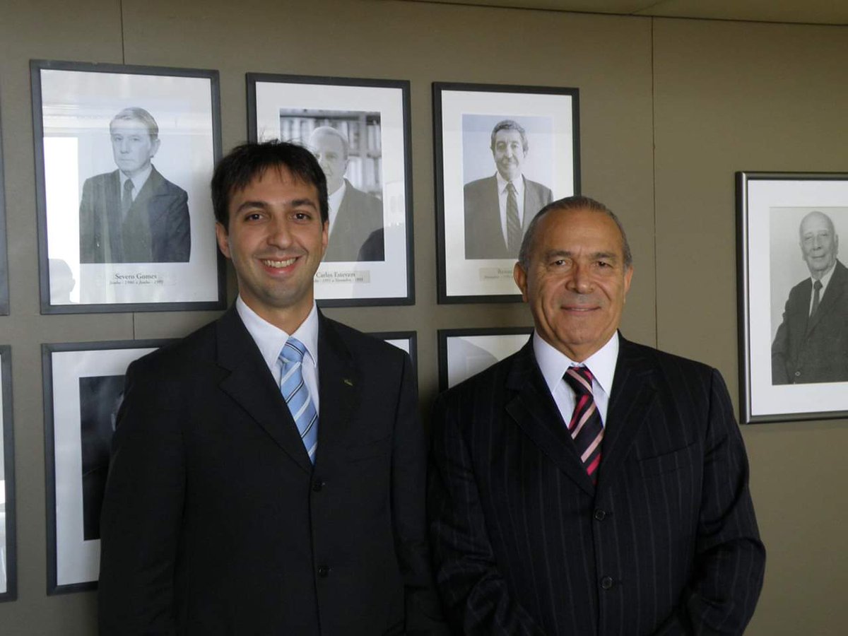 RafaelXavier15's tweet photo. Com muita tristeza recebo notícia do falecimento do Ministro @EliseuPadilha.

Líder partidário exemplar, sempre soube ouvir e dar oportunidade aos mais jovens. 

Que Deus o receba com muita luz e conforte a família e demais amigos. https://t.co/56cY1q6uYa