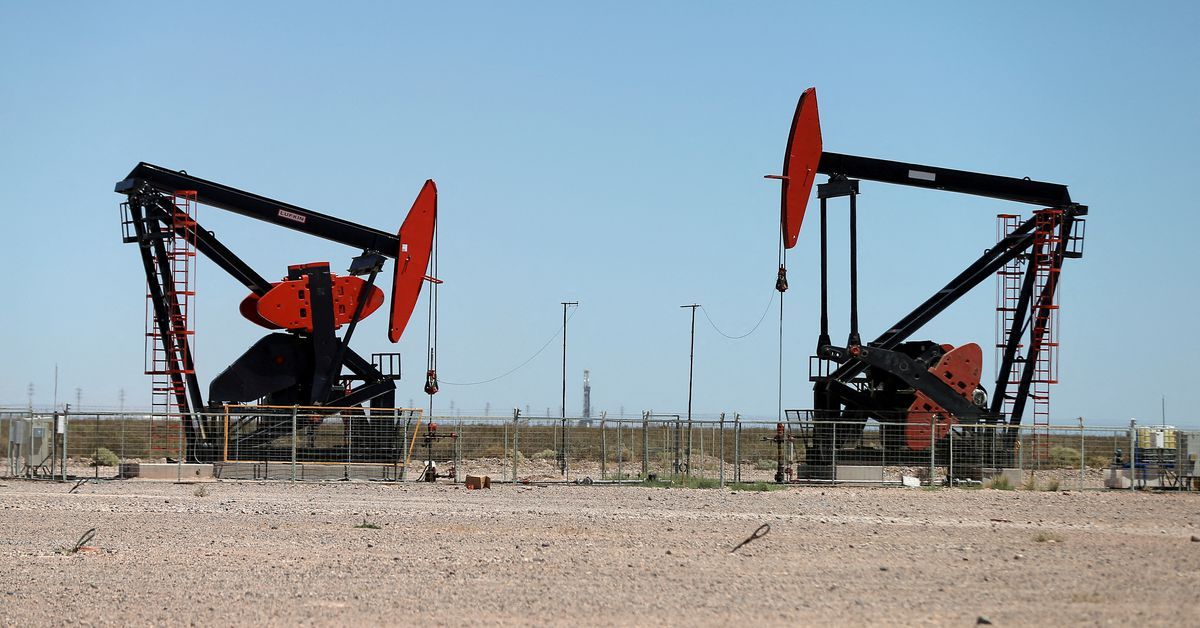 Reuters's tweet image. Oil prices edge lower as SVB collapse spooks financial markets reut.rs/3YSZZ2w
