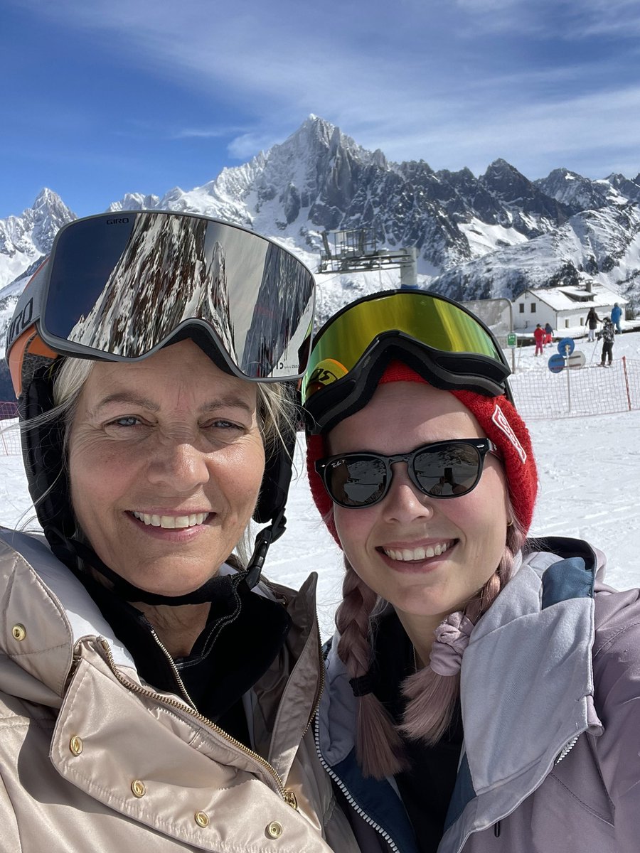 LisaSemler's tweet photo. Skiing in Chamonix-Mont Blanc Auvergne-Rhône Alpes. https://t.co/CgAJgwCG4Y