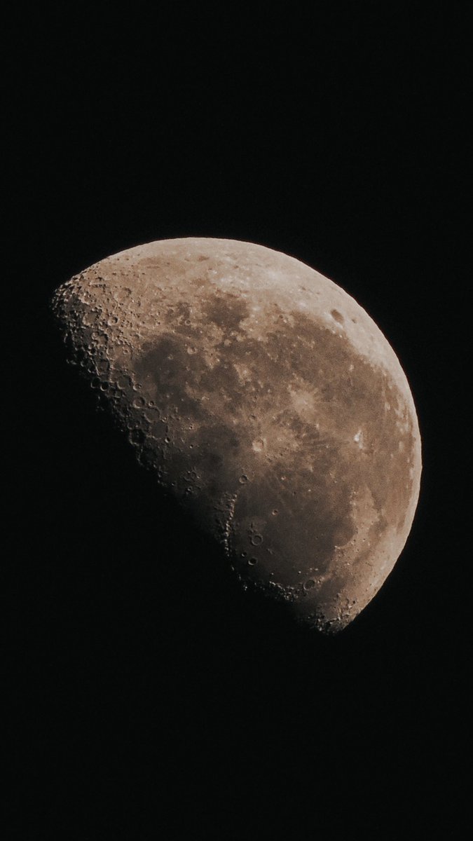 No quería irme a dormir, sin antes regalarles la luna de esta noche 💛💫