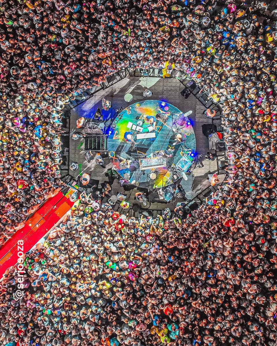 coldplayxtra's tweet photo. Breathtaking view of Coldplay fans around the C-stage

🇧🇷 #ColdplaySaoPaulo 
📸 https://t.co/Yy2Z0dXxRU https://t.co/ImisLfVPis