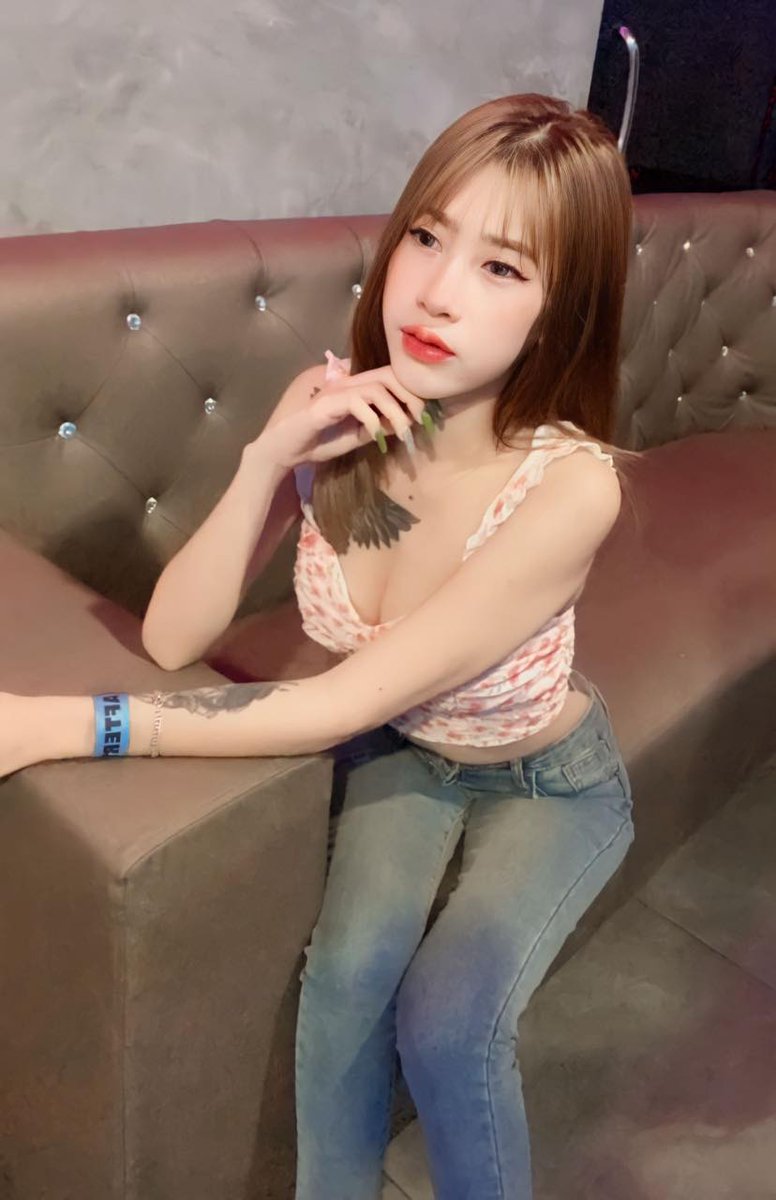 Ployploy5165's tweet photo. "ไม่หว��งให้ตัวเองโชคดี แค่หวังว่าจะมีวันที่ดีสักวันหนึ่ง"
_______________________________☁️💙💙🍃🌱⛰️ https://t.co/728KP5p4IO