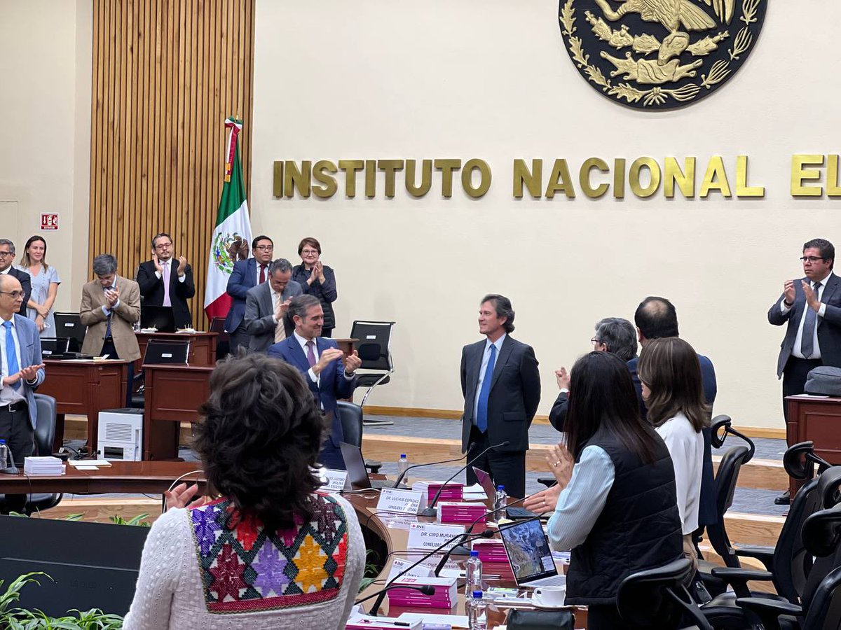 IvonneOP's tweet photo. Hoy la justicia mexicana restituyó a Edmundo Jacobo como secretario ejecutivo del @INEMexico, luego de su inconstitucional cese. Enhorabuena.
1/3 https://t.co/QLudJd6tqv