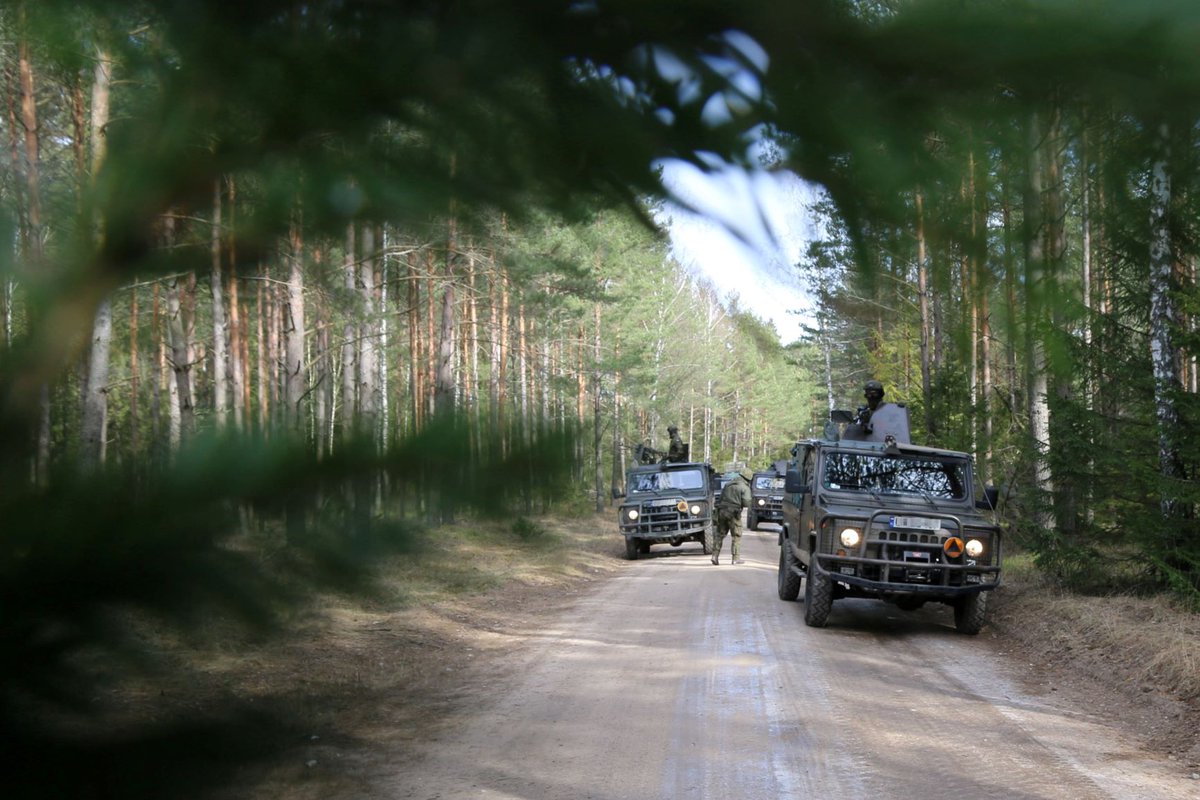 WCR_NowyTarg's tweet image. #ZawódŻołnierz 👀👇 

👉ℹ️ Patrolowanie 🔍🗺️🏔️  niezwykle ważna i trudna praktyka wymagająca wielu umiejętności i cech charakteru.
Żołnierze muszą być czujni i spostrzegawczy na zagrożenia 🔍👀 a także dobrze zorganizowani  do skutecznego działania👥

Czekamy na Ciebie🫵 
📸 #9pr