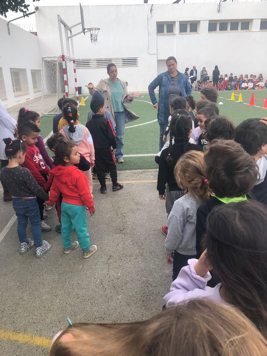 C'est parti pour le relais avec l'école du 2 mars dans le cadre de la journée    #J-500 ➡️ élèves du réseau <a href="/aefeinfo/">AEFE</a> et élèves tunisiens ensemble pour le "relais olympique" #TerredeJeux