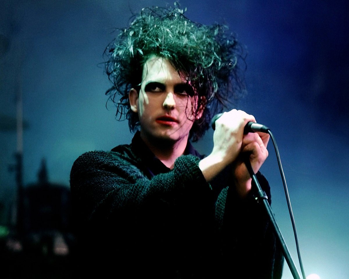 Impsansi's tweet photo. The Cure ― 1989 https://t.co/Wh34tx4BRg