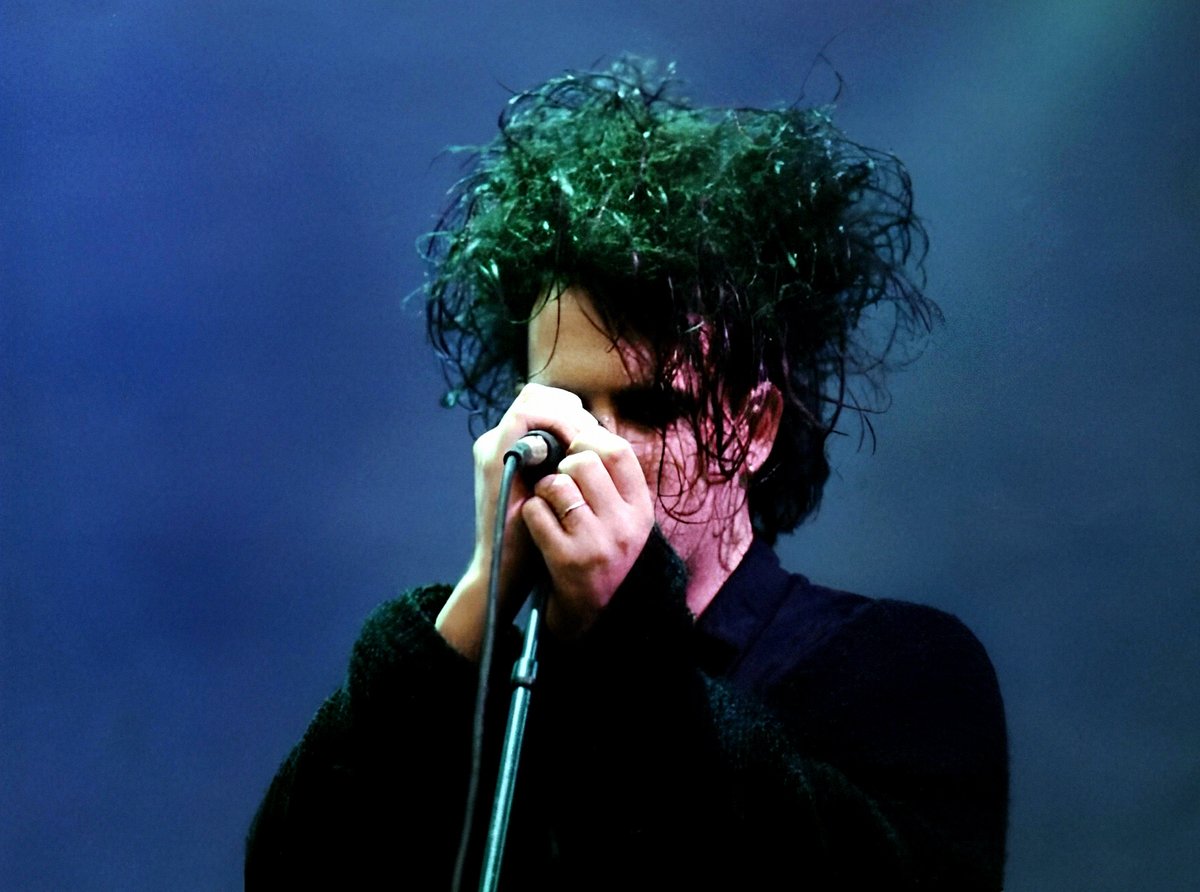 Impsansi's tweet photo. The Cure ― 1989 https://t.co/Wh34tx4BRg