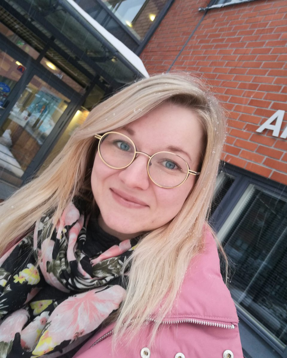 UEF_KK's tweet photo. Kielikeskukselle on palkattu tänä vuonna uutta henkilökuntaa ja tällä viikolla he pääsevät esittäytymään 😊
 
Ensimmäisenä vuorossa on Elina, uusi S2-opettajamme Kuopion kampuksella, joka mm. marjastaa ja vaeltaa vapaa-ajallaan. Tervetuloa,  Elina 🥳 https://t.co/p5BHBR2U1T