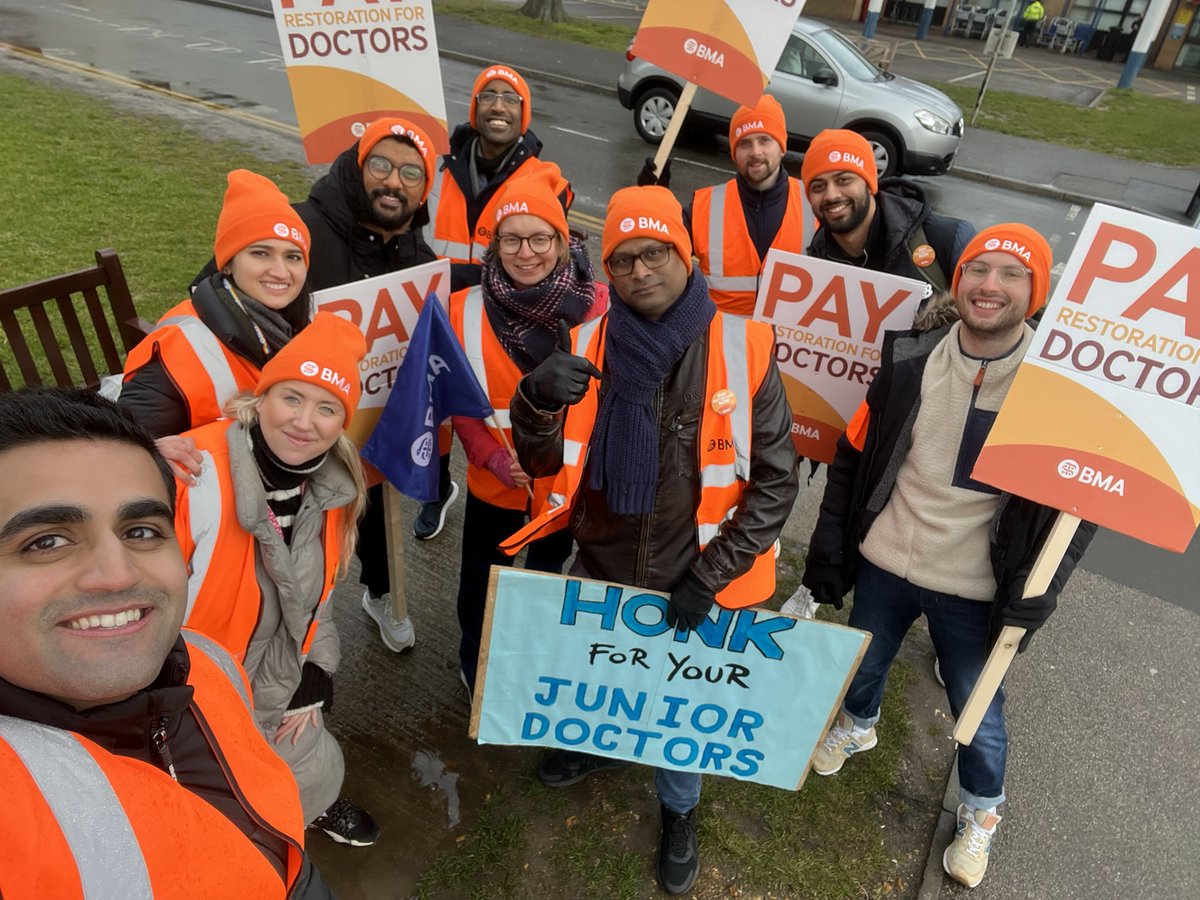 KrishPat3l's tweet photo. Doctors at KGH @BHRUT_NHS bracing the elements. Enough is enough. Tweeting @wesstreeting will you come down and show your support? @BMA_JuniorDocs @Gracie_fisk @NitikaKaushall @nikkismallcombe #JuniorDoctorsStrike #fullpayrestoration https://t.co/huMcy8MNI7