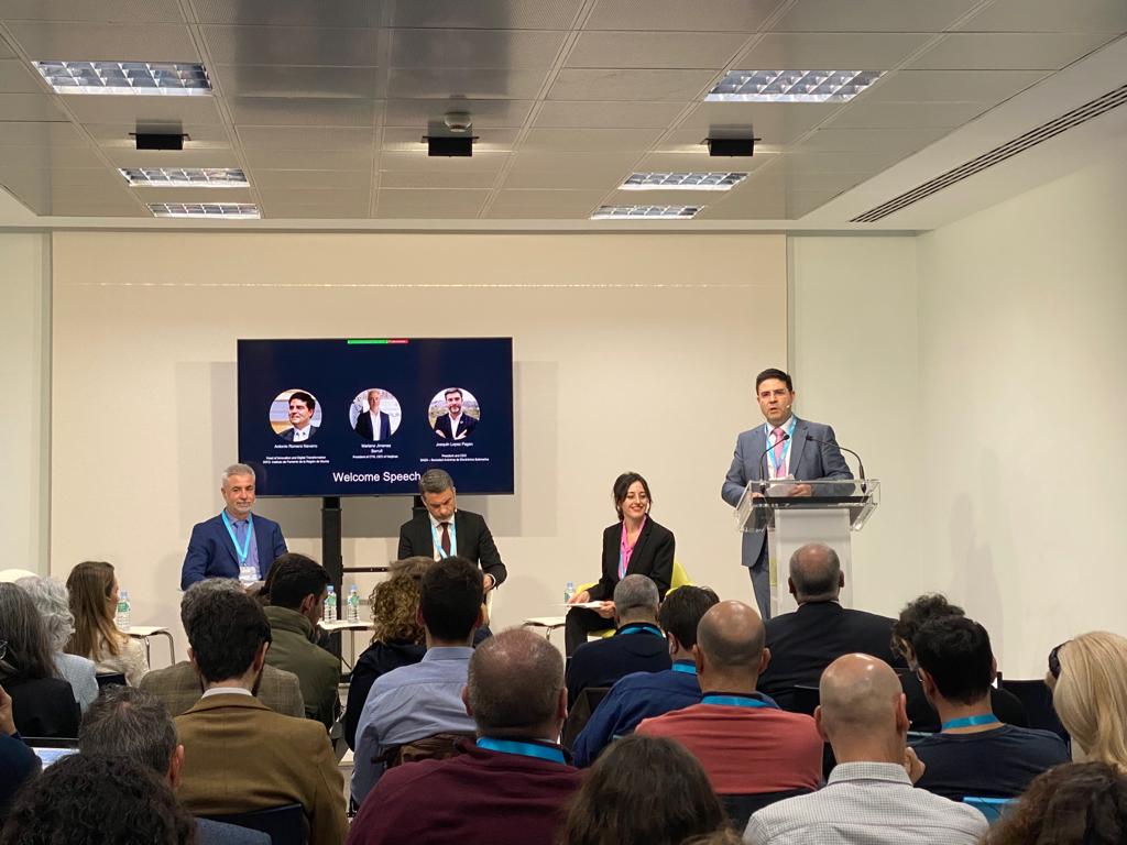 CTNInnova's tweet photo. _ @aromero_INFO  del  @infoRMurcia , Mariano Jiménez, presidente de CTN y gerente de @MHerjimar,  @JoaquinLopezP, presidente de @SAESoficial, y @Noelia_Innova, directora general de CTN y del I Summit on underwater noise management dan la bienvenida a los asistentes. https://t.co/kSbPegtQXF