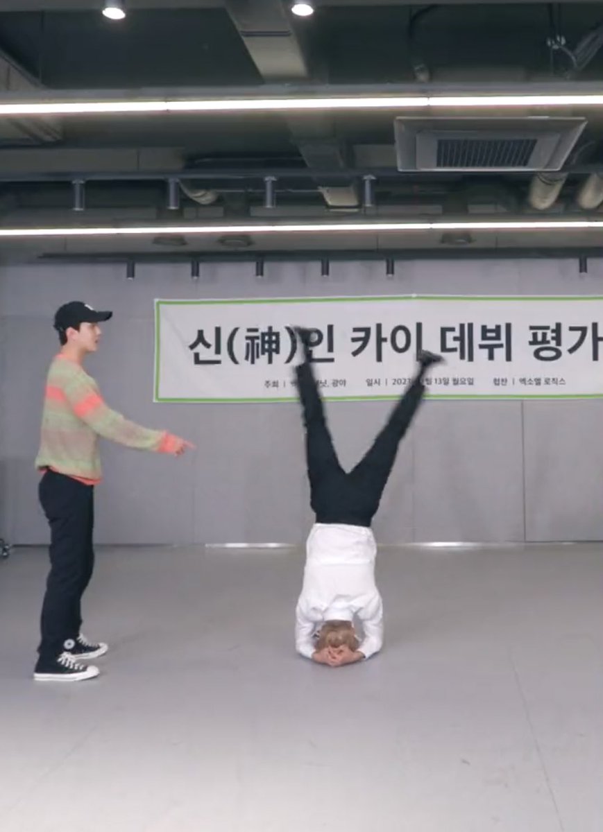 y0urdelight's tweet photo. 아 ㅅㅂ 신인가수 데뷔 평가 때 누가 물구나무서기를 시켜요 https://t.co/ZZMI62MzAC