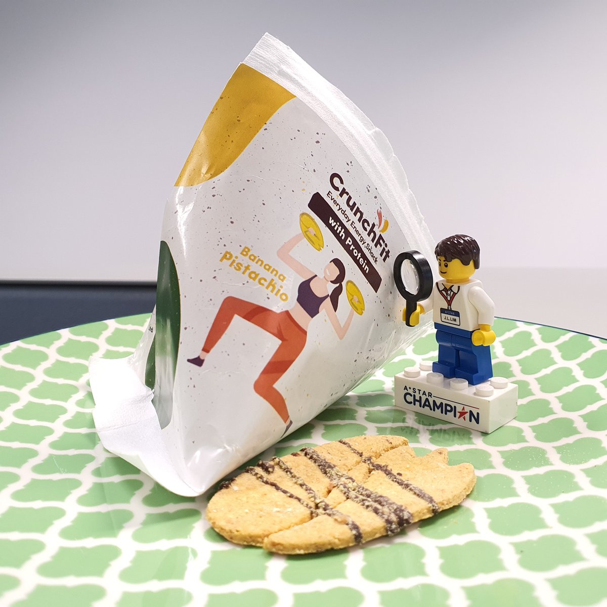 limjunlong's tweet photo. #teabreak 🍪 Tried a delicious snack at the A*STAR office to fuel up at the end of a long day.  😋 Back to continue doing fibre sensor research. 

#limjunlong #research #fibresensor #happyhomelyhappening #OneASTAR #ASTARChampion #singapore 🚀 @astarsg 

🔗 https://t.co/W8A0tpPu9u https://t.co/YEDVZbx4fi