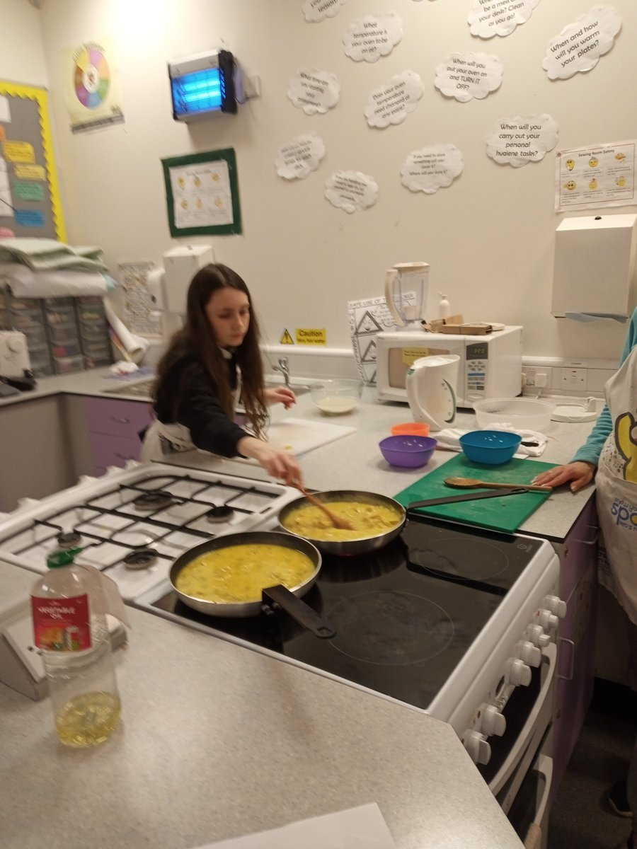 clswallace's tweet photo. @MissSherry14 @AlloaAcademy Kids are great wee cooks. MasterChef could be looking for new contestant!! Mr McGilvary https://t.co/AavvcdUN0B