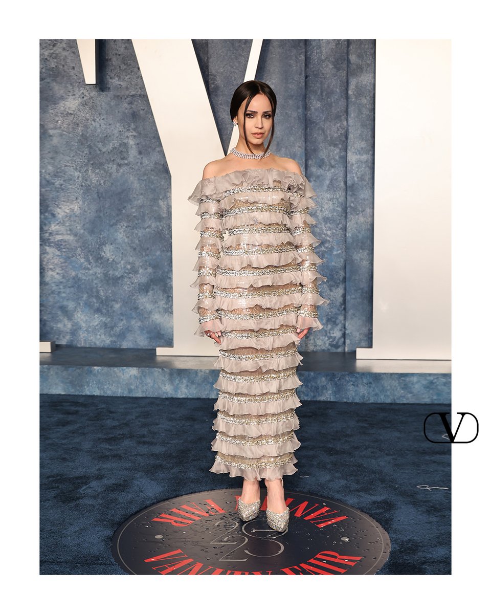 #SofiaCarson attend <a href="/VanityFair/">VANITY FAIR</a>'s #Oscars After Party in a #ValentinoLeClubCouture ivory organza dress embroidered with ruffles, designed by #PierpaoloPiccioli and styled by Nicolas Bru​.

#ValentinoHauteCouture

<a href="/TheAcademy/">The Academy</a>  
#Oscars95