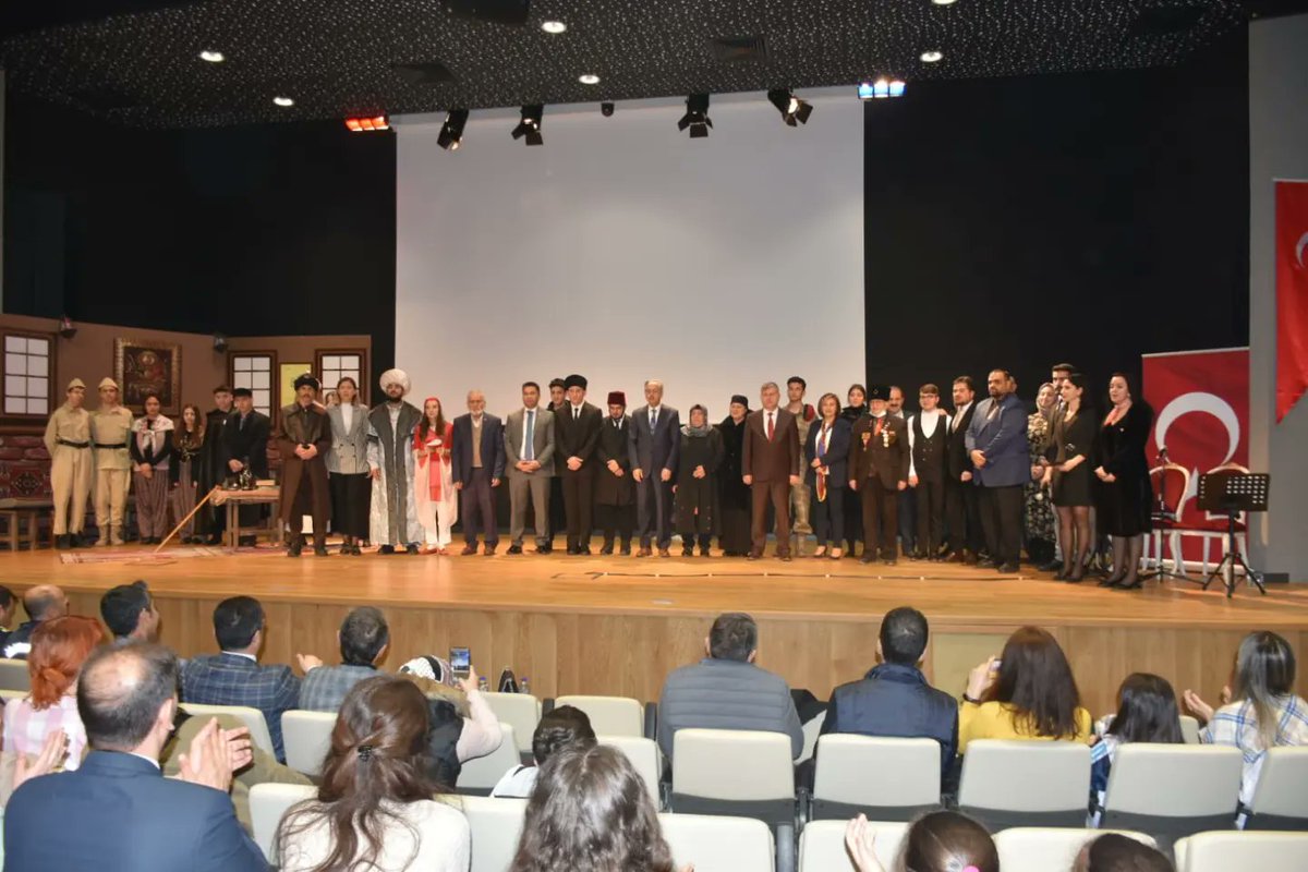 Şehit Lokman Biçinci MTAL'nin Öğretmen ve Öğrencilerinin hazırlamış olduğu 12 Mart İstiklal Marşının Kabulü ve Mehmet Akif ERSOY'u anma günü 15 Temmuz Demokrasi Müzesinde kutlandı. Emeği Geçen Öğretmenlerimiz ve Öğrencilerimize teşekkür ederiz.<a href="/kkazanmem/">Kahramankazan MEM</a> <a href="/SlbMtal/">Şehit Lokman Biçinci MTAL</a>
