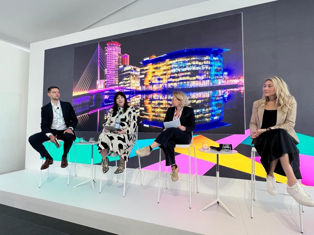 First conference session of #MIPIM2023. Fitting to begin on the <a href="/mcrMIPIM/">Manchester Invest Partnership</a>  stand hearing from <a href="/joanneroney/">Joanne Roney CBE</a>, <a href="/annagissler/">Anna Gissler</a> and <a href="/CaluwaertsErica/">Erica Caluwaerts</a> sharing their approach to building innovation-rich cities. Great discussion. #mcrMIPIM
