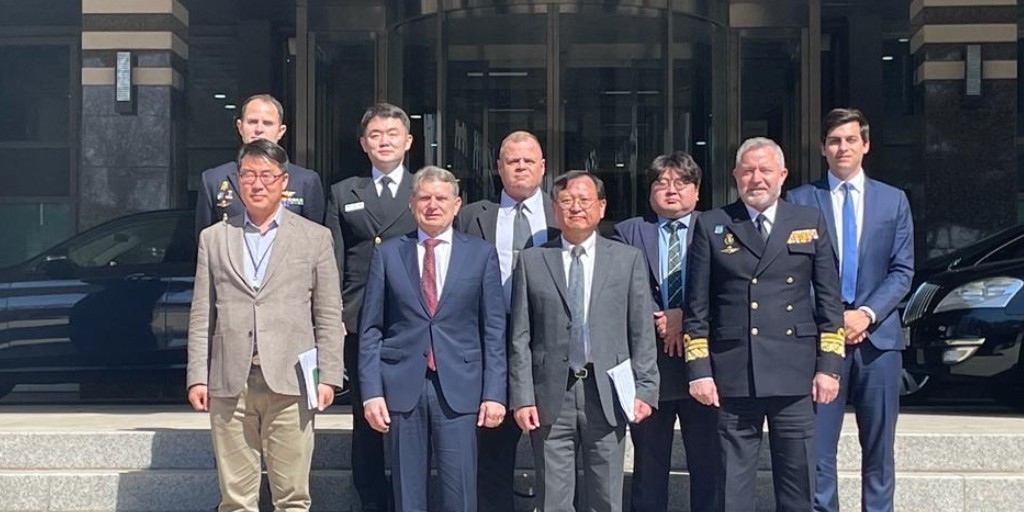 OpComd_EUNAVFOR's tweet photo. During my first visit to ROK, I was pleased to present #OperationAtalanta in person and with HE Amb. @MichaelPulchEU at @MOFAkr_eng,  @ROK_MND, the Korea Institute for Defence Analyses-KIDA &amp; the Korea Institute for Military Strategy-KIMS  (🇰🇷Seoul) @eu_eeas @ChairmanEUMC https://t.co/ntky0nDnMo