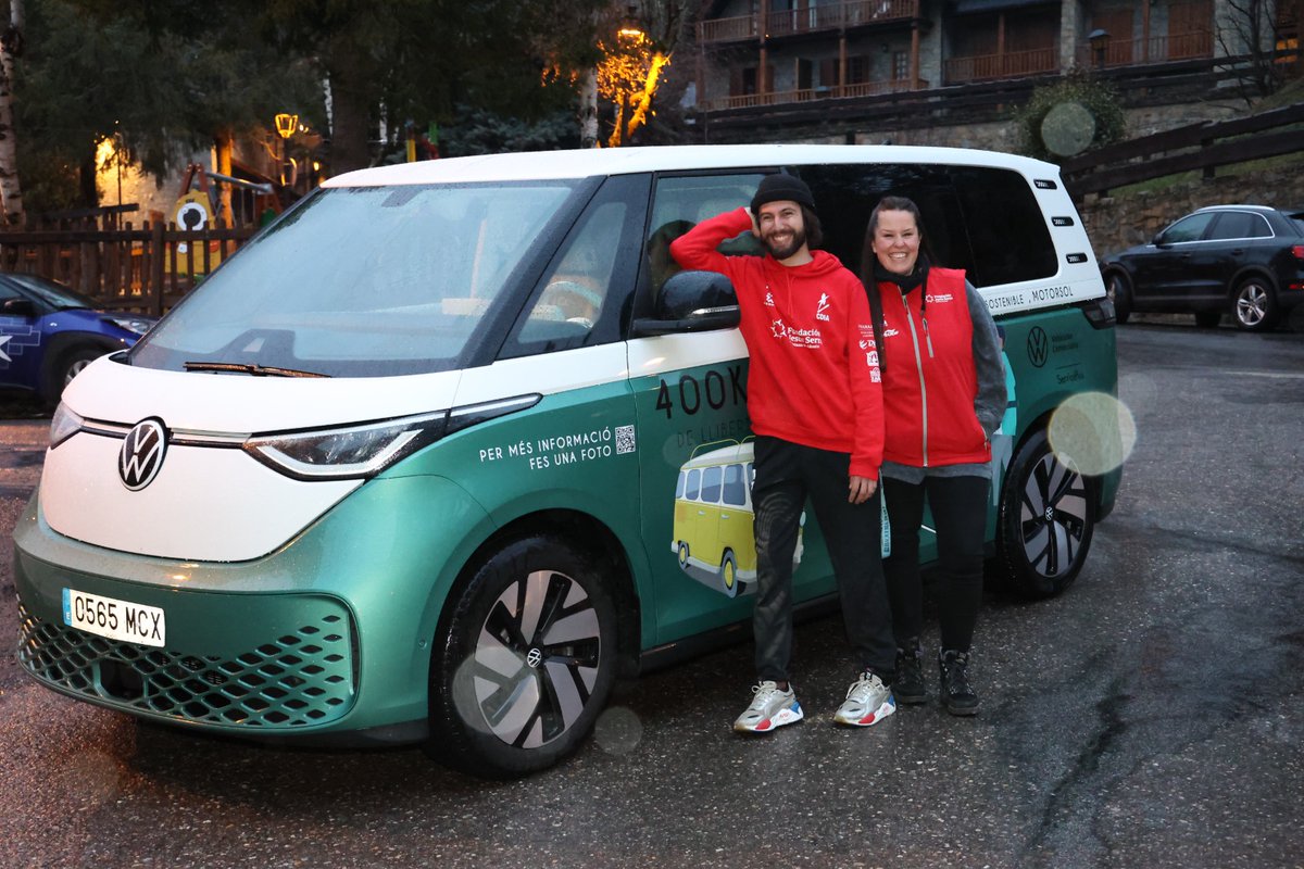 CdiaAran's tweet photo. Presentamos a nuestra nueva compañera de viaje, la furgoneta eléctrica de Motorsol #Volkswagen

Una nueva integrante del #TeamCDIA con la que esperamos celebrar nuestros éxitos 
🚙⛷🎿🏂
#transportesostenible https://t.co/gEA76RsHaA