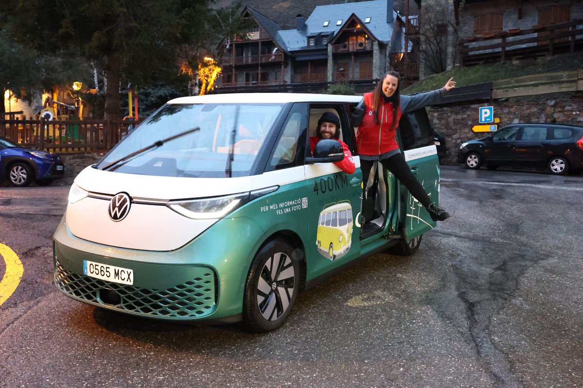 CdiaAran's tweet photo. Presentamos a nuestra nueva compañera de viaje, la furgoneta eléctrica de Motorsol #Volkswagen

Una nueva integrante del #TeamCDIA con la que esperamos celebrar nuestros éxitos 
🚙⛷🎿🏂
#transportesostenible https://t.co/gEA76RsHaA