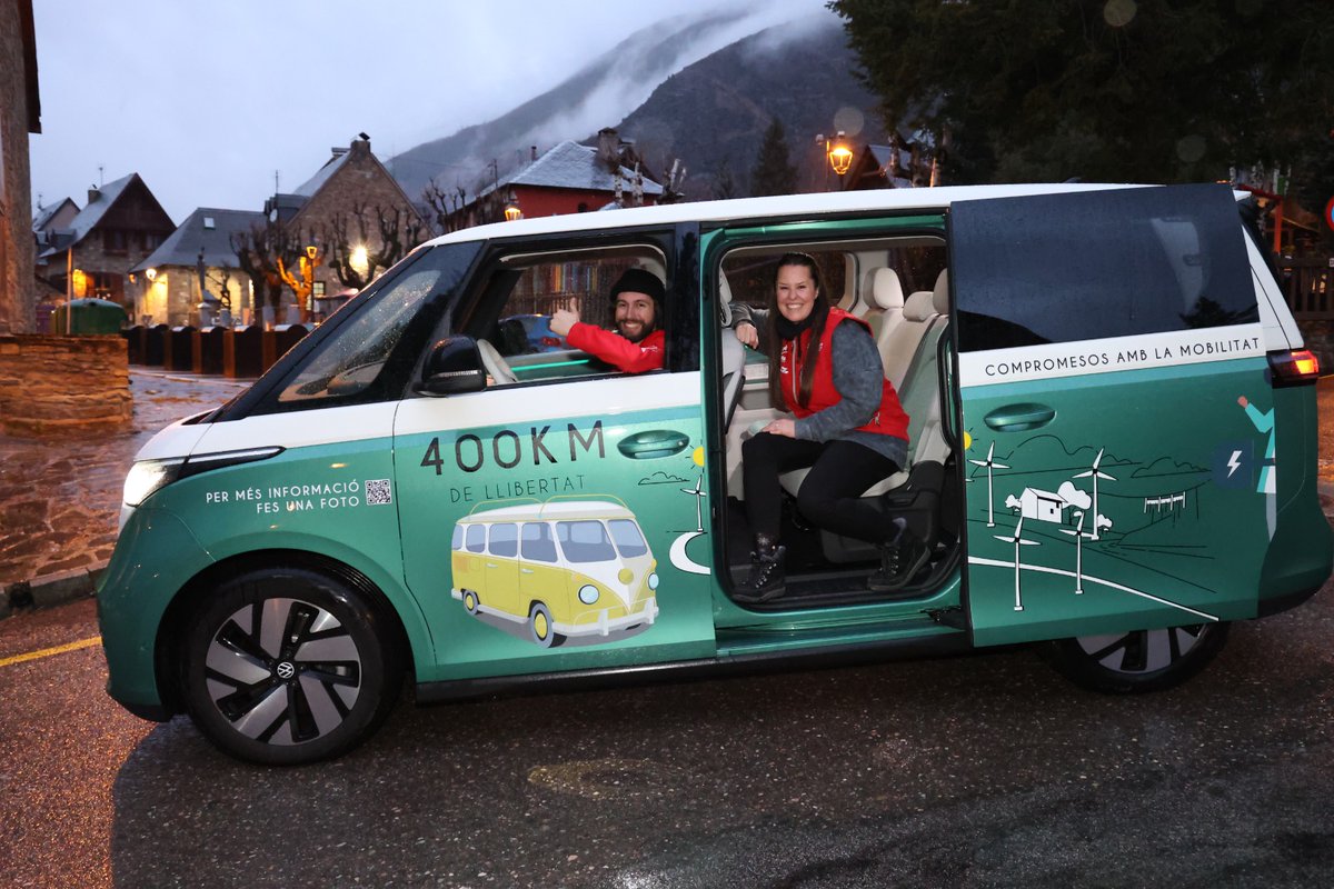 CdiaAran's tweet photo. Presentamos a nuestra nueva compañera de viaje, la furgoneta eléctrica de Motorsol #Volkswagen

Una nueva integrante del #TeamCDIA con la que esperamos celebrar nuestros éxitos 
🚙⛷🎿🏂
#transportesostenible https://t.co/gEA76RsHaA