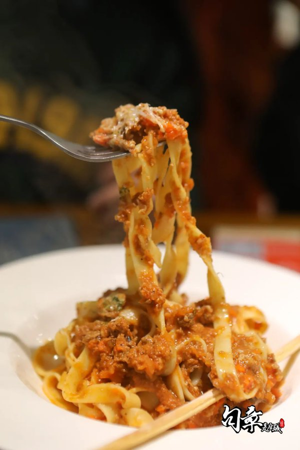 Olaya01728005's tweet photo. I ran into the most authentic Italian restaurant in Ningbo late at night! https://t.co/lHcNQq22r4