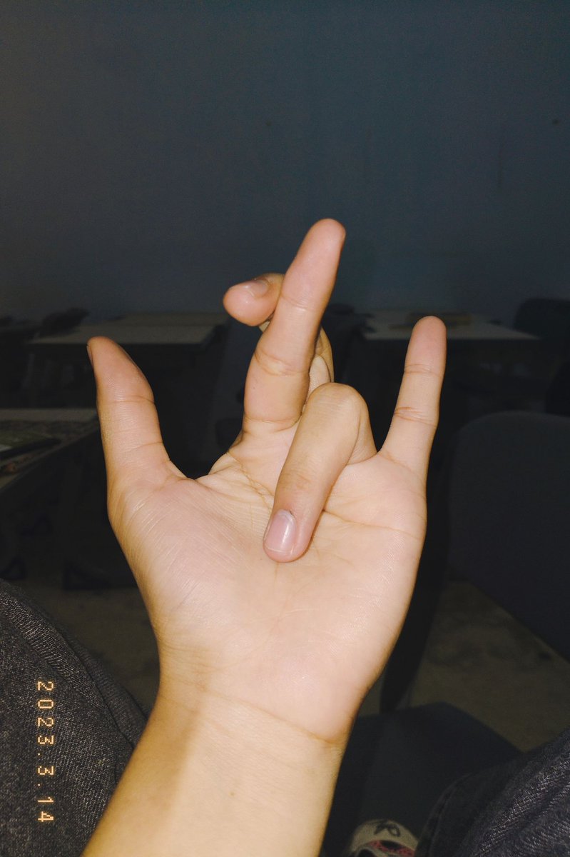 PutriAdyna's tweet photo. You gave me comfort, but falling for you was my mistake. https://t.co/qn0nNSgyda