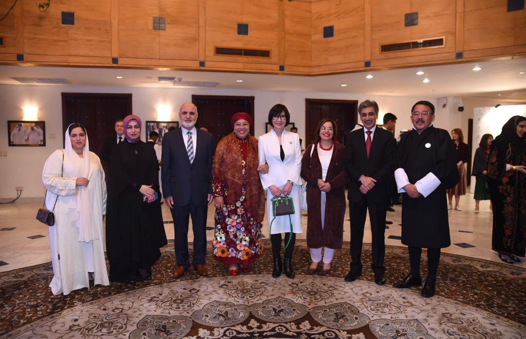 السفارة في الكويت (@ksaembassykwt) on Twitter photo أقامت السفارة احتفالاً بمناسبة #يوم_المرأة_العالمي بحضور عدد من المسؤولين وسفراء الدول الشقيقة والصديقة. حيث ألقى سمو السفير <a href="/SultanSKAlSaud/">سلطان بن سعد بن خالد آل سعود</a> كلمة خلال الحفل تطرق فيها عن دور المرأة السعودية بتحقيق مستهدفات رؤية المملكة 2030، وعن مشاركتها الفعّالة في المحافل الإقليمية والدولية. أقامت السفارة احتفالاً بمناسبة #يوم_المرأة_العالمي بحضور عدد من المسؤولين وسفراء الدول الشقيقة والصديقة. حيث ألقى سمو السفير <a href="/SultanSKAlSaud/">سلطان بن سعد بن خالد آل سعود</a> كلمة خلال الحفل تطرق فيها عن دور المرأة السعودية بتحقيق مستهدفات رؤية المملكة 2030، وعن مشاركتها الفعّالة في المحافل الإقليمية والدولية.