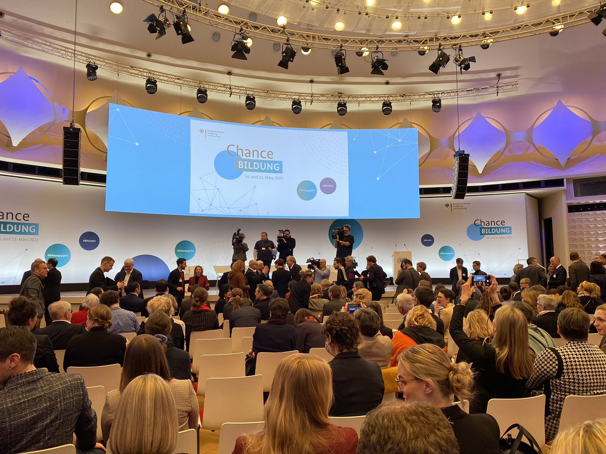 „Willkommen auf der Bildungsforschungstagung 2023, sie ist durch den Bildungsgipfel aufgepeppt worden“ 😅😅 #Bifo2023 #Bildungsgipfel