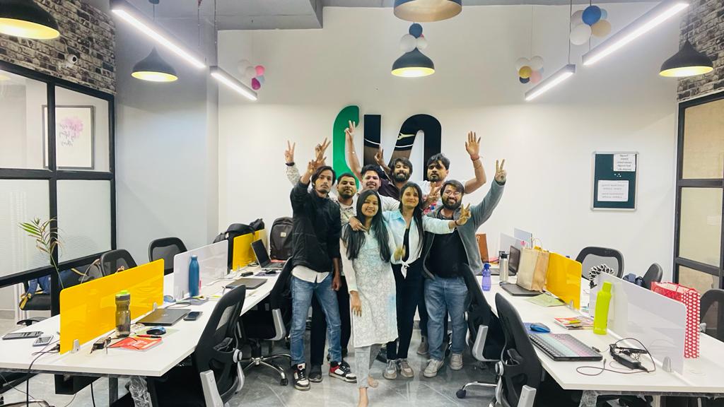 NumberDekho's tweet photo. NumberDekho family on Holi, throwing colors, spreading joy, and making memories. 

#NumberDekho #ndhelp #holicelibration https://t.co/Rabawwp5VL