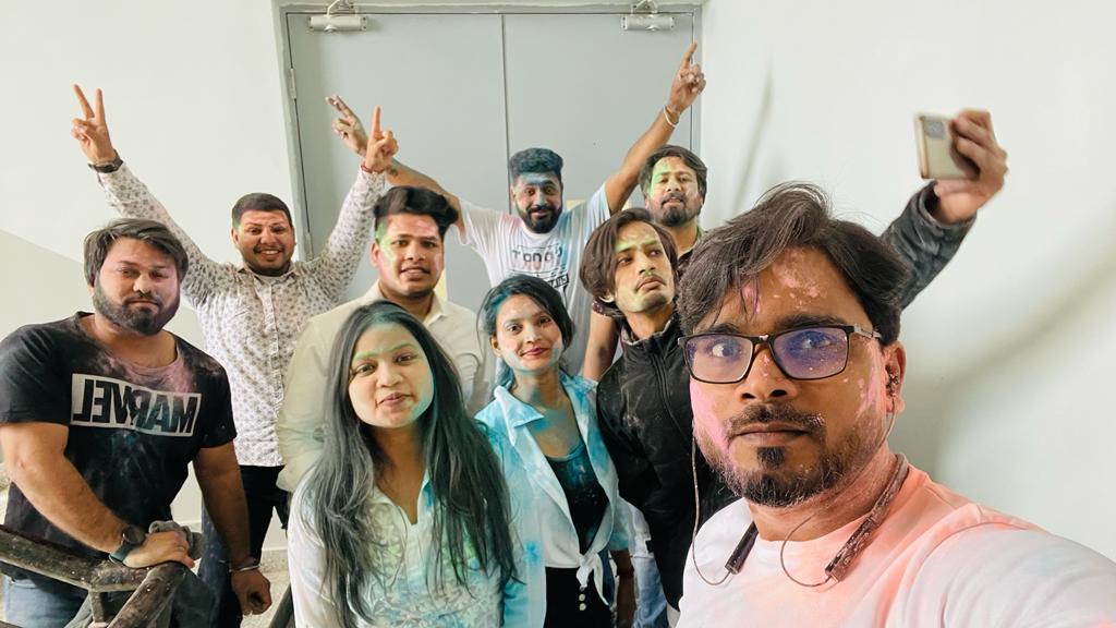NumberDekho's tweet photo. NumberDekho family on Holi, throwing colors, spreading joy, and making memories. 

#NumberDekho #ndhelp #holicelibration https://t.co/Rabawwp5VL