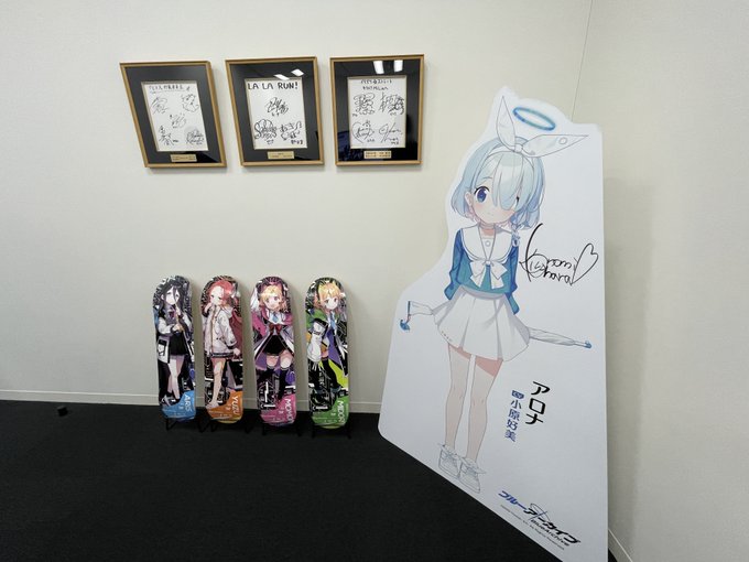 Yostarさんの会議室にはそれぞれ名前が付いてて、そのうちの「アロナ」に入れていただきました。
利用中だったので見学はできませんでしたが、会議室「エンタープライズ」には西川兄貴が着用したエンタープライズの衣装が飾ってあります。… https://t.co/yz4e20yDg9 