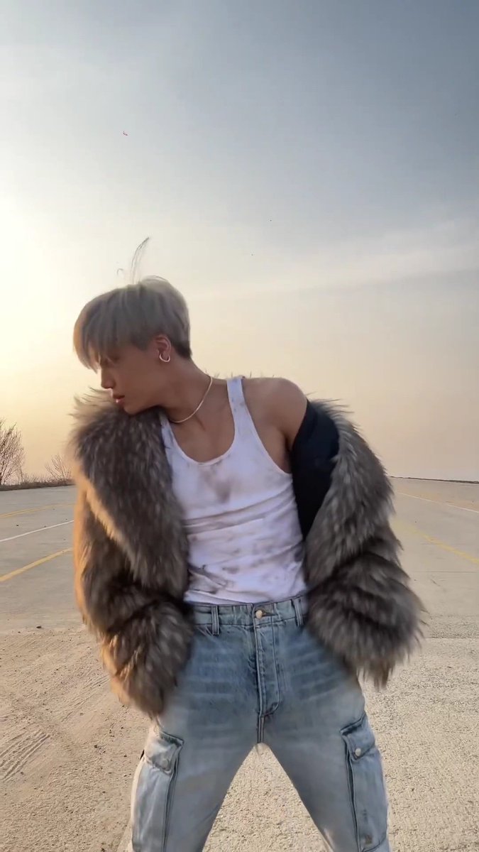 S0R1485's tweet photo. My choice for billboards hot trending song is #Rover by #KAI #KAI_Rover @weareoneEXO https://t.co/3j5xZeE3mP