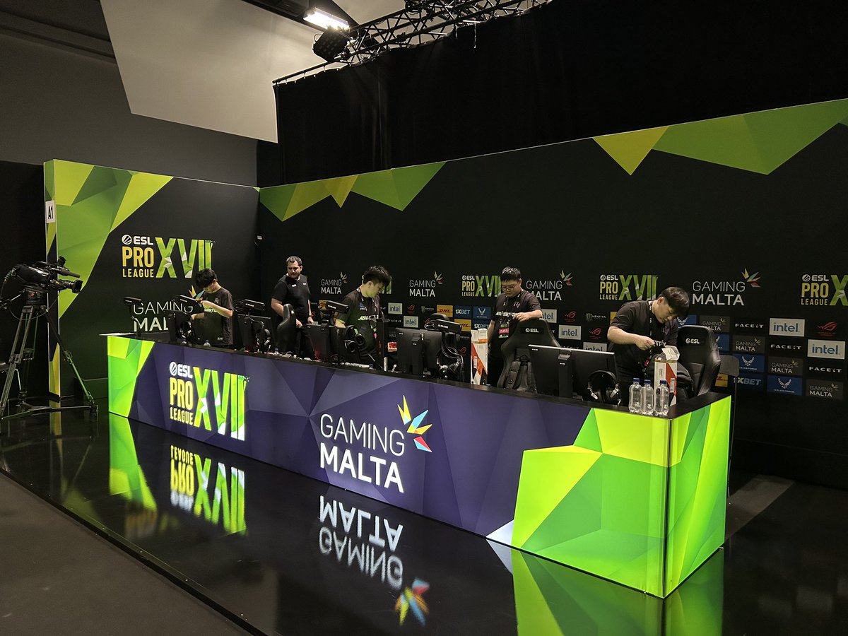rare_atom's tweet photo. Our Boys just finished their SSD setup at #EPLS17

#RA #CSGO https://t.co/NQenq8MRaN