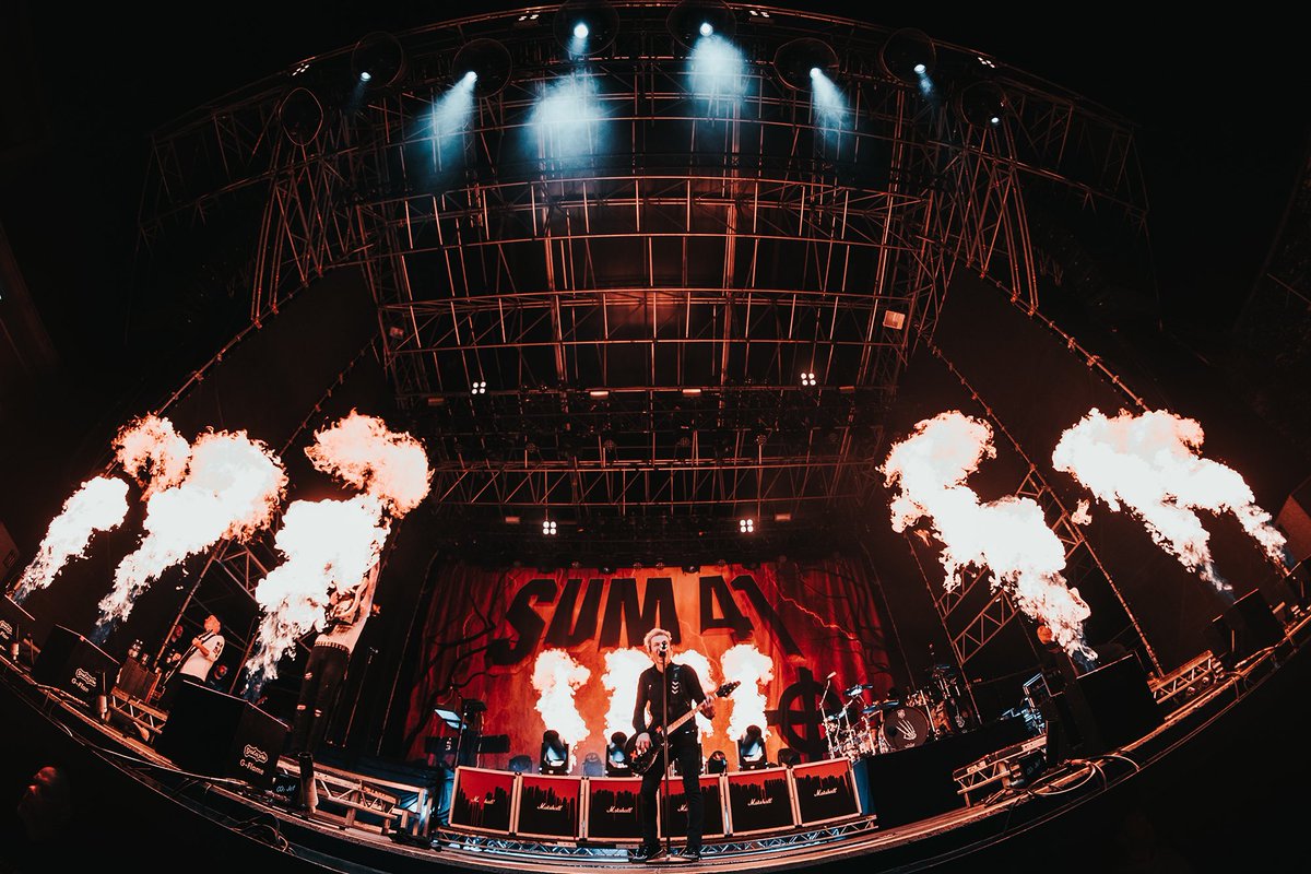 Sum41_TNS's tweet photo. Long time no news! Deryck recently sat down with Japanese music outlet @gekirock to give us an update on the progress of the new double album. Check out the full interview from the link below (in Japanese)!

https://t.co/JZxHYrFpSu

📷: @FedericaBurelli https://t.co/EPm45lhasJ