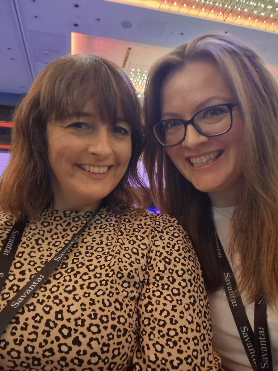 Front and centre at <a href="/TweetMRS/">MRS</a> with this brilliant mind <a href="/smjef/">Sinead Jefferies</a> 🥰 #mrslive
