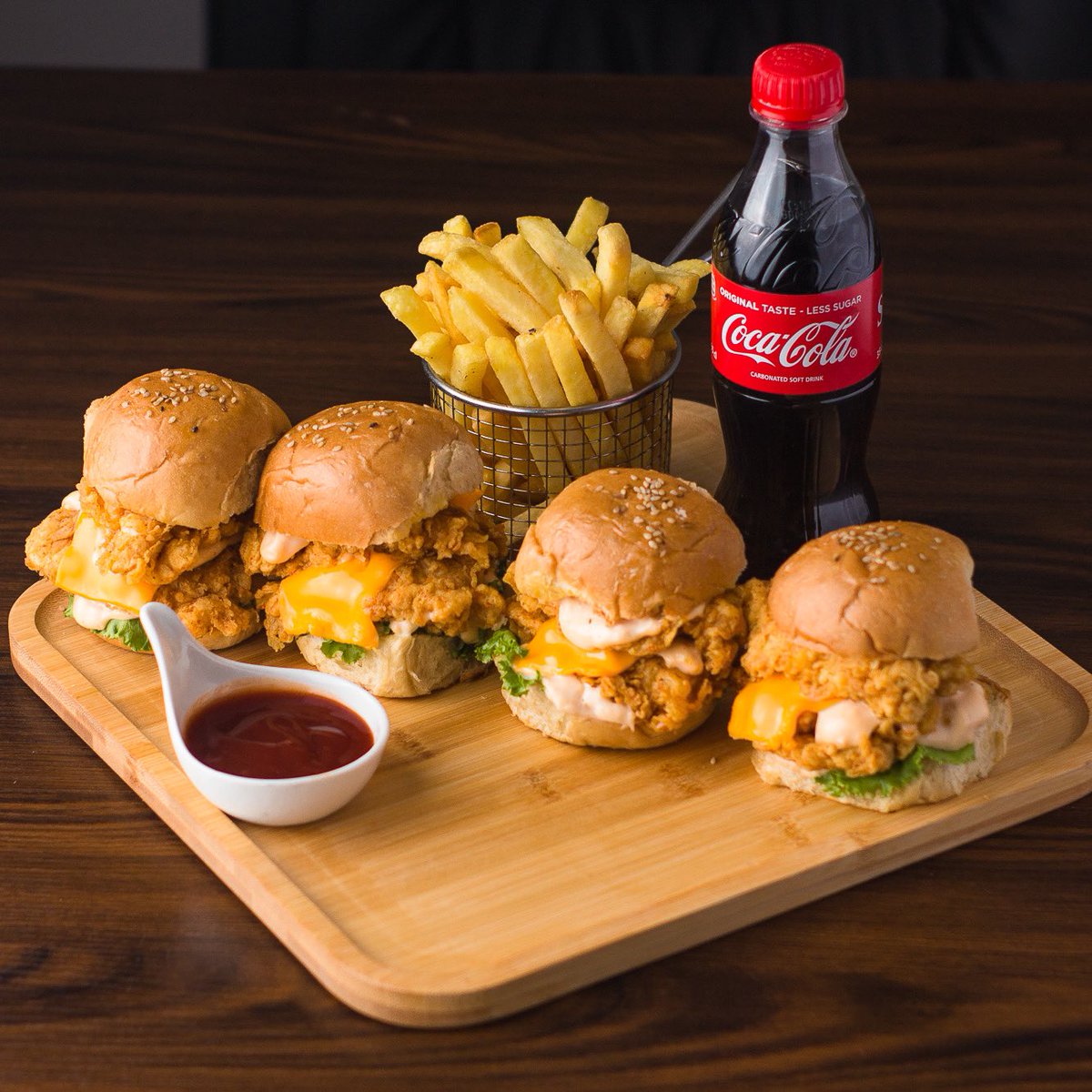 My Girlfriend is not Hungry Platter comes with 4 mini sliders, fries & pop soda, let’s deliver to your office 
#AbujaTwitterCommunity #food #abuja #easterspecial