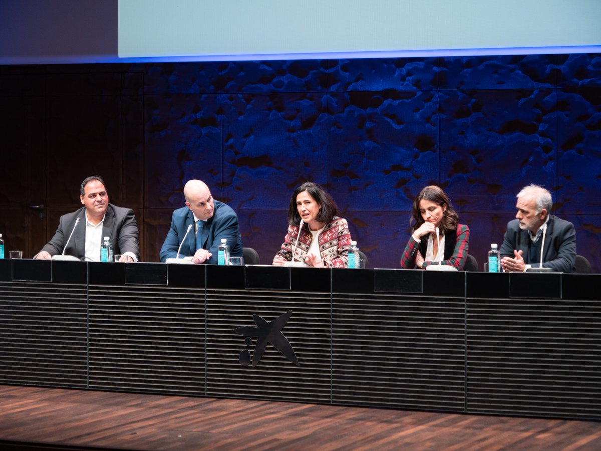 SGplaco's tweet photo. 📸María Sol Sumillera, responsable de #Formación Externa de @ISOVERes y Placo® y del Proyecto #AportandoProfesionalidad participó en la pasada Asamblea del Clúster de la Edificación del que @SaintGobainES es asociado y lidera un grupo de trabajo 
💙#MakingTheWorldABetterHome https://t.co/7UicoVP0Ef
