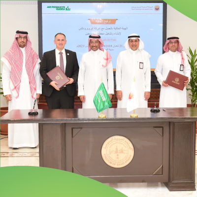 apqudra's tweet photo. Under the patronage of H.E. Bandar Alkhorayef, Minister @mimgov &amp; in the presence of H.E. Eng. Khalid Al-Salem, President of the @RCJY1, Dr. Ahmed Zaid AlHussain, CEO of #RCJY, Mr. Ebubekir Koyuncu, CEO of APQ signed an agreement to establish Hydrogen Mobility Stations in #Jubail https://t.co/4GmJVmMI2l