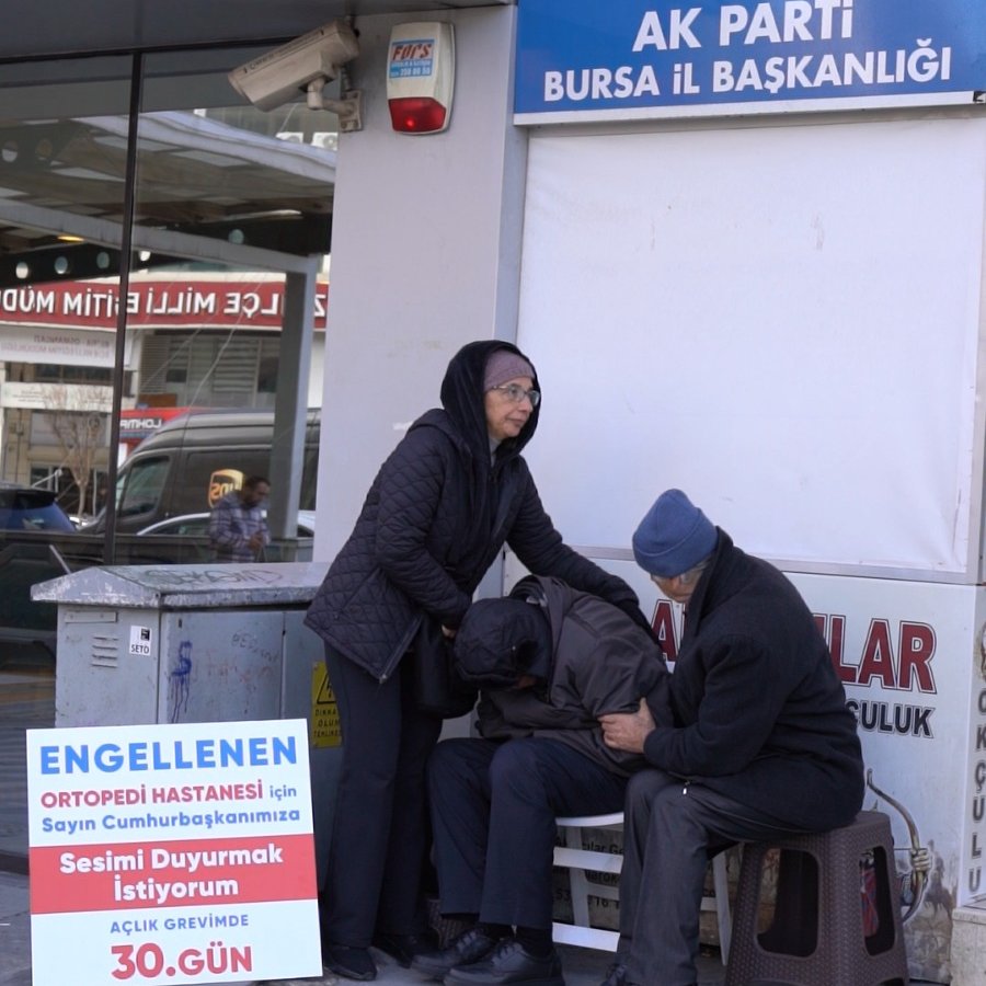 14 Mart Tıp Bayramında Op. Dr. Kayhan Turan açlık grevinin 30. gününde hastaneye kaldırıldı.

#14MartTıpBayramı #doktoraçlıkgrevinde <a href="/ttborgtr/">Türk Tabipleri Birliği</a> 
<a href="/RTErdogan/">Recep Tayyip Erdoğan</a> <a href="/Akparti/">AK Parti</a>