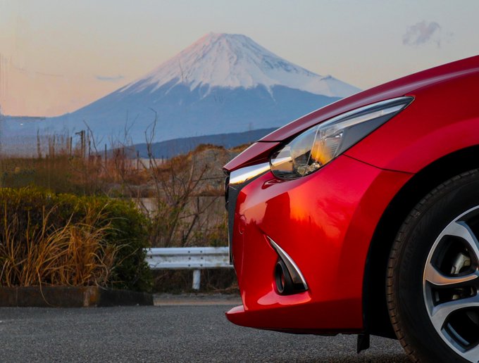 デミさんと富士ちゃん🚗🗻あ、逆だ‼️デミちゃんと富士山🚗🗻西日浴してますね🌇☀️お疲れ様でした🥰 