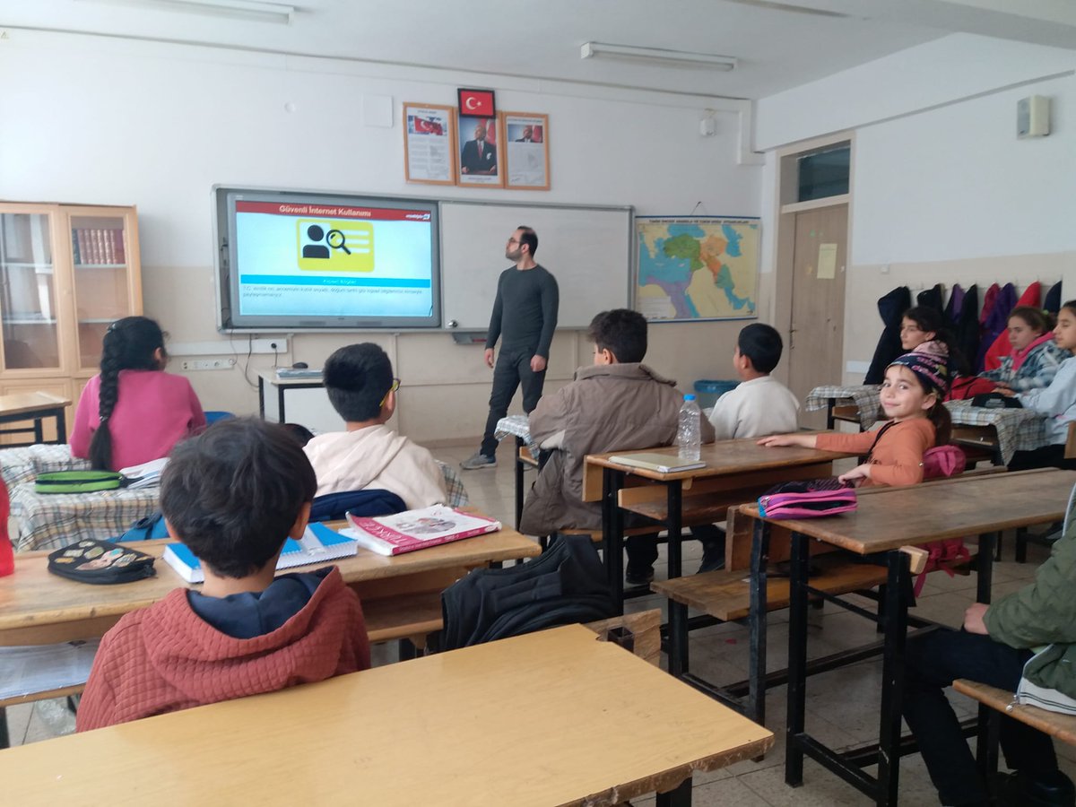 Okulumuzda öğrencilerimize yönelik "Güvenli internet kullanımı ve kişisel verilerin korunması konulu seminer" düzenlendi.