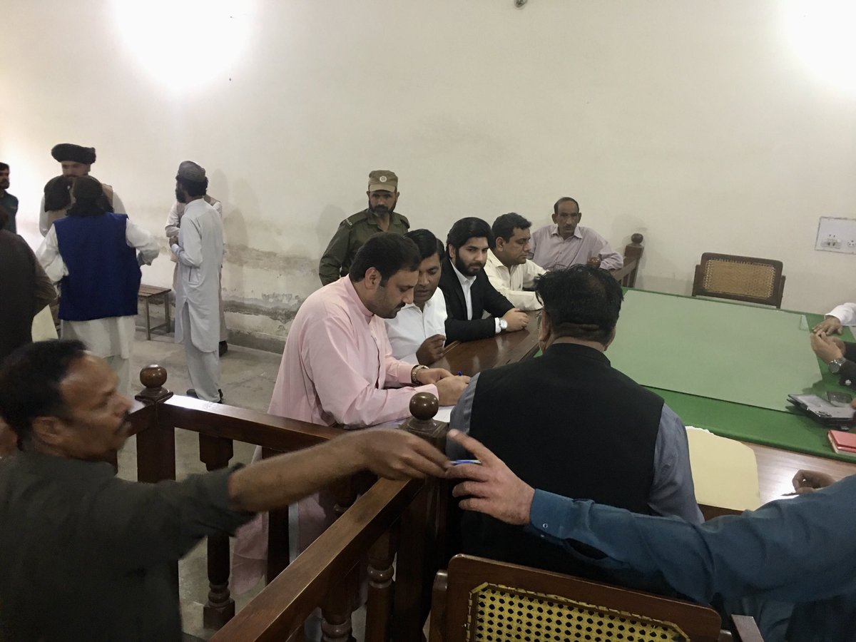 abidghouriTRT's tweet photo. الحمدللّٰہ 
آپکی دعاؤں سے حلقہ  پی پی 65 کے کاغذات نامزدگی جمع کروا دئے ہیں ۔۔ 
انشااللہ ✌🏻
#PP_65 #Pakistan #PTI #RT https://t.co/S5JXKp3X5Z