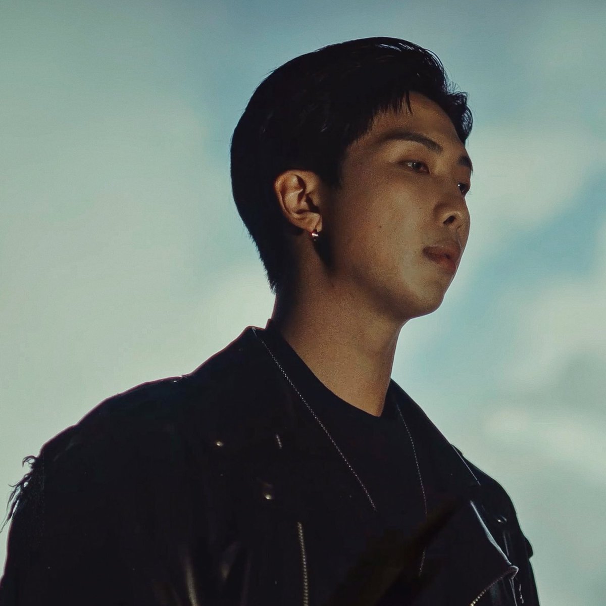 armyforeveer_7's tweet photo. o ser humano mais lindo do mundo: kim namjoon 🤍 https://t.co/bkDhzF2A9G
