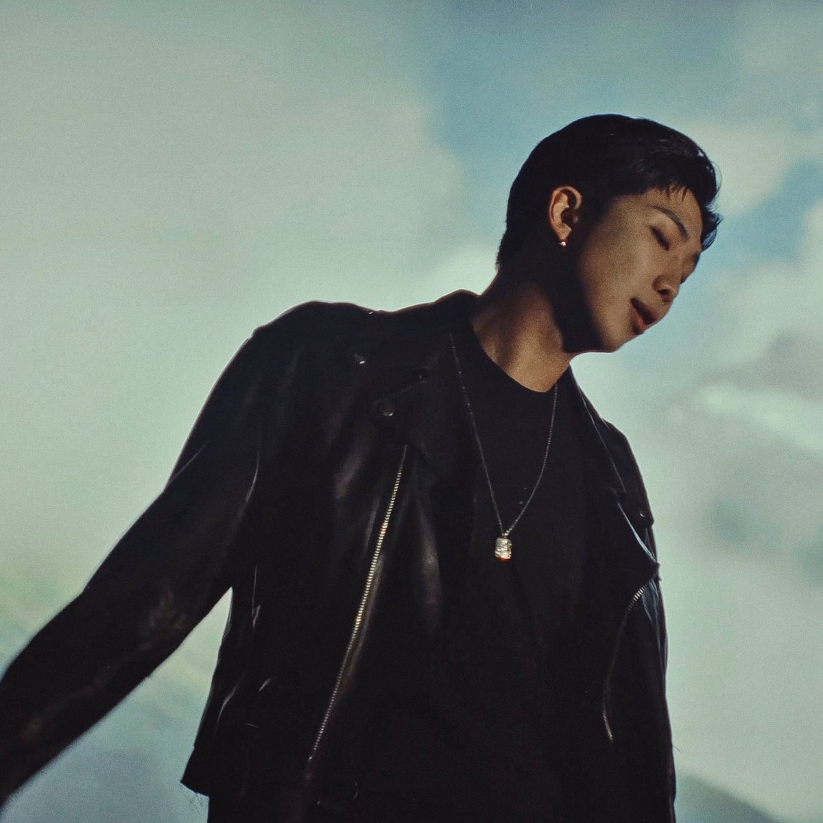 armyforeveer_7's tweet photo. o ser humano mais lindo do mundo: kim namjoon 🤍 https://t.co/bkDhzF2A9G