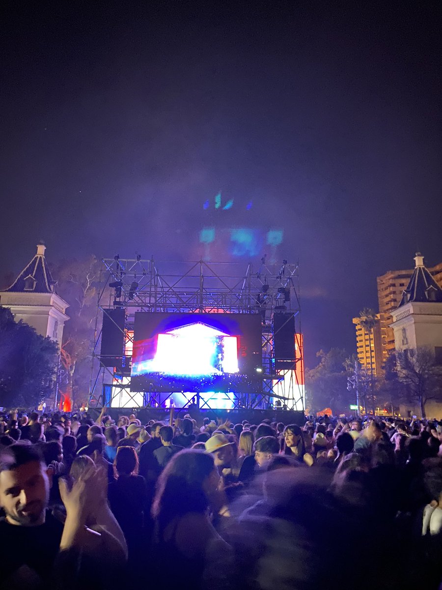 Des que va vindre <a href="/josebeteta/">Jose Beteta</a> al De Xarreta que @LaFumigaBand ha començat a fer contingut de streamings. 
Quan comenceu a Twitch? 😏