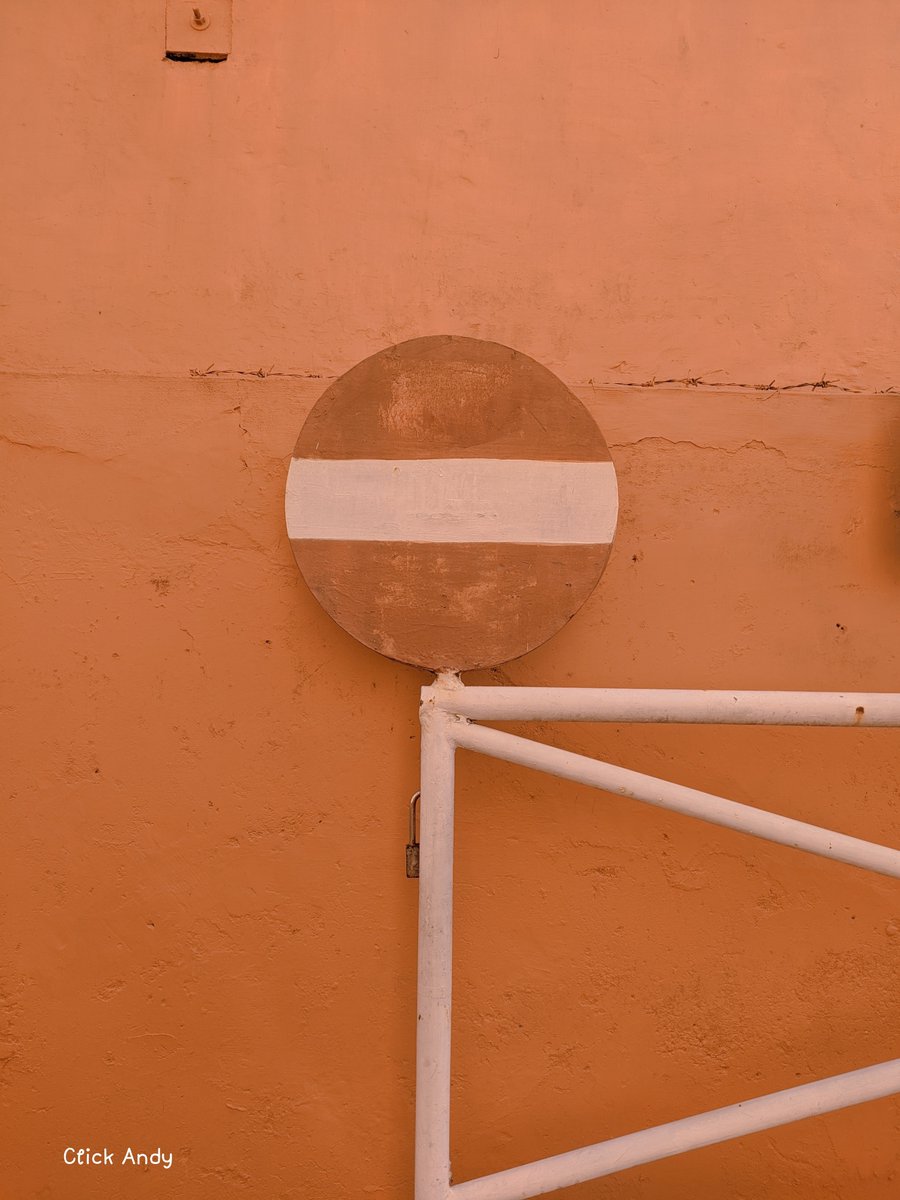 NoBrondong's tweet photo. No love intrance !
#minimalistphotography
#signsyoureoutdated
#streetphotography
@miladsafa https://t.co/h1nhMYJvlw