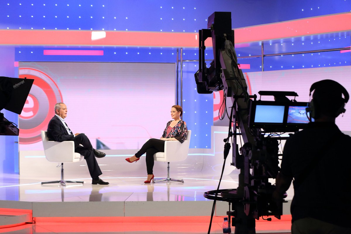 amibondia's tweet photo. 10°CUMPLE DE @emprendeTVE

Conocí a @jromero_tv por un tuit... y hoy celebro que @emprendetve festeje su X Aniversario . 
Allí aprendí a hacer televisión, a pensar como emprendedora y sobre todo me llevé grandes amigos. 
Chin chin🥂 y por muchos años más! 

#TVE  #AmiBondía https://t.co/6q0rBVd7o0