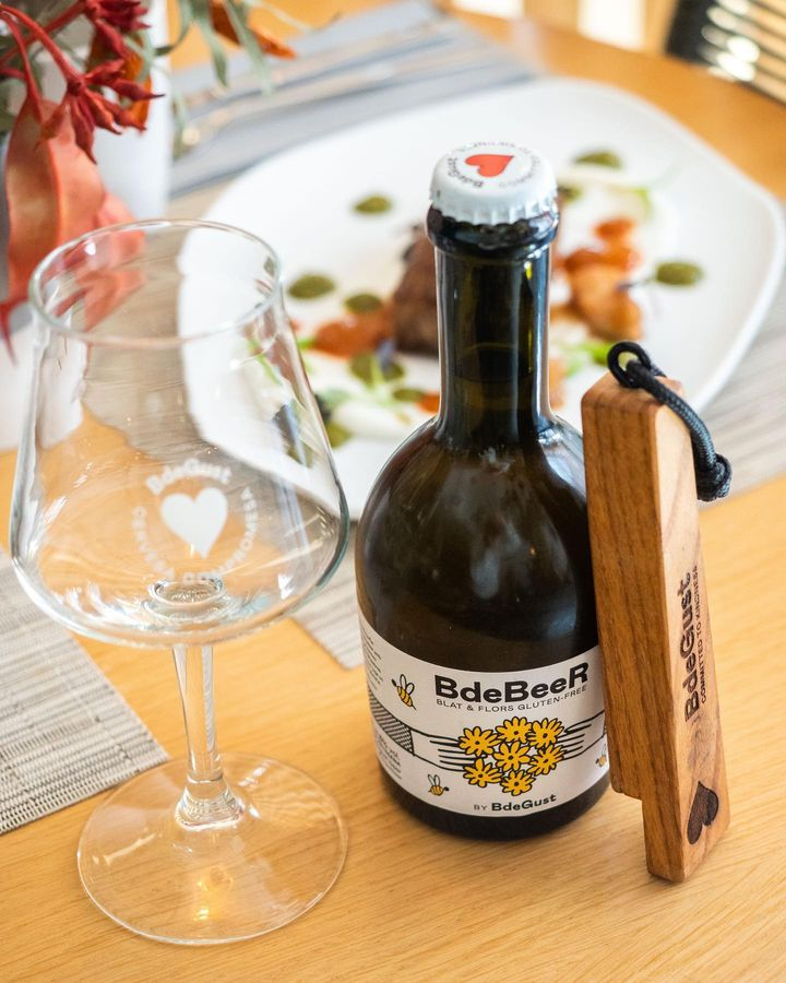 mintgranollers's tweet photo. Si te gustan las cervezas artesanas, te recomendamos maridar tu comida en Mint con una de las diferentes opciones que hemos seleccionado para vosotros. Hoy queremos destacar esta Bdegust BdeBeer ECO Weissbier. 🍻 https://t.co/eSMQuP3ona